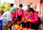Ketum-Bhayangkari-Bawa-Senyum-dan-Hadiah-untuk-Anak-Anak-Pengungsi-di-Flores-Timur