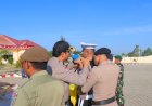 Kapolres-Sumba-Barat-Daya-Sematkan-Pita-Tanda-Dimulainya-Operasi-Patuh-Turangga-2025