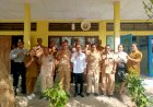 Kasat-Binmas-Polres-SBD-Jadi-Pembina-Upacara-di-SMA-Negeri-1-Loura,-Sampaikan-Pesan-Kamtibmas-kepada-Pelajar