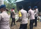 Brimob-dan-Bhabinkamtibmas-Bersihkan-Puing-Rumah-Warga-Terdampak-Gempa-di-Desa-Leteloko