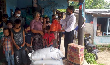 Berbagi-Tali-Kasih,-Unit-Pelayanan-Perempuan-dan-Anak-(PPA)-Sat-Reskrim-Polres-Sumba-Barat-Daya-Laksanakan-Bakti-Sosial-(Baksos)-Di-Panti-Asuhan