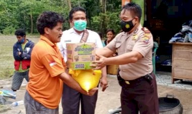 Peduli-Kasih,-Kepolisian-Resor-Sumba-Barat-Daya-memberikan-Bantuan-Kepada-Masyarakat-Korban-Bencana-Banjir