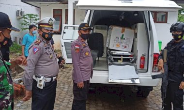 Gabungan-Personel-TNI-Polri-Kawal-Ketat-Kedatangan-Vaksin-Sinovac-Covid-19-Di-Wilayah-Hukum-Polres-Sumba-Barat-Daya