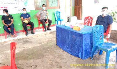 Personel-Polres-Sumba-Barat-Daya-Jamin-Keamanan-Selama-Masa-Vaksinasi-Tenaga-Kesehatan-di-Wilayah-Hukum-Polres-Sumba-Barat-Daya
