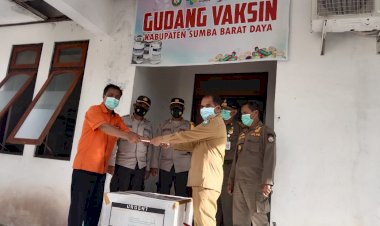 Penjemputan-Dan-Pengawalan-Vaksin-Sinovac-Tahap-II-Oleh-Gabungan-Personel-TNI-Polri-Serta-Instansi-Terkait-Di-Wilayah-Kab.-Sumba-Barat-Daya