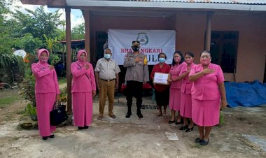 Mempererat-Tali-Silaturahmi-Bersama-Pendahulu,-Kapolres-SBD-Memberikan-Bantuan-Sembako-Kepada-Warakawuri-Dan-Purnawirawan-Polri