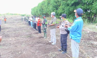 Pemberdayaan-Lahan-Pertanian-Oleh-Sinergitas-TNI-Polri-Bersama-Pemerintahan-Kab.-Sumba-Barat-Daya-Dan-PT.-Bumi-Indah