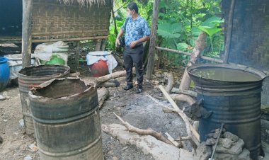 Gabungan-Personel-Polres-Sumba-Barat-Daya-Berhasil-Menggagalkan-Proses-Pembuatan-Minuman-Keras-Tradisional-Jenis-Piraci-(Peci)