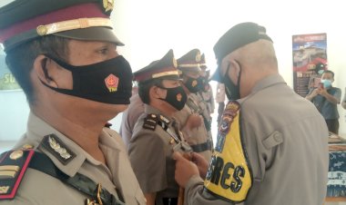 Kapolres-Sumba-Barat-Daya-Pimpin-Upacara-Serah-Terima-Jabatan-(Sertijab)-3-Kapolsek-Jajaran-Polres