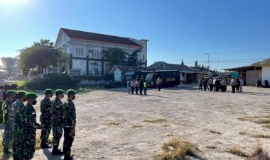 Sebanyak-212-Gabungan-Personel-TNI-Polri-Gelar-Apel-Pengamanan-Jelang-Penetapan-Calon-Kades-Serentak-Di-Wilayah-Kab.-Sumba-Barat-Daya