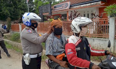 Rutinitas-Dalam-Rangka-Penanganan-Covid-19,-Gabungan-Personel-Polres-Sumba-Barat-Daya-Laksanakan-Operasi-Razia-Masker