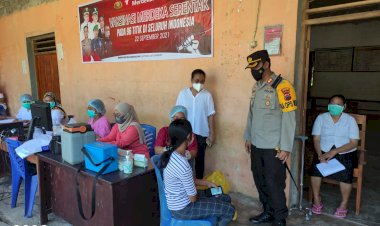 Kapolres-Sumba-Barat-Daya-Meninjau-Langsung-Pelaksanaan-Vaksinasi-Merdeka-Serentak
