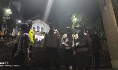 Pastikan-Pengamanan-Malam-Natal-Berjalan-Dengan-Damai,-Kapolres-Sumba-Barat-Daya-Tinjau-Langsung-Pos-Pam