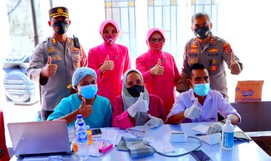 Kapolda-NTT-Apresiasi-Pelaksanaan-Gerai-Vaksinasi-Saat-Kunjungan-Kerja-Di-Polres-Sumba-Barat-Daya