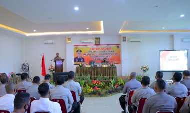 Kunjungan-Kerja-Di-Polres-SBD,-Kapolda-NTT-Tanamkan-Prinsip-Lancarnya-Kegiatan-Tergantung-Dari-Semangat-Melayani