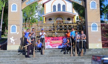 Mengutamakan-Kemanusiaan,-Personel-Sat-Lantas-Polres-SBD-Laksanakan-Baksos-dan-Bansos-Jelang-Hari-Bhayangkara-Ke--76