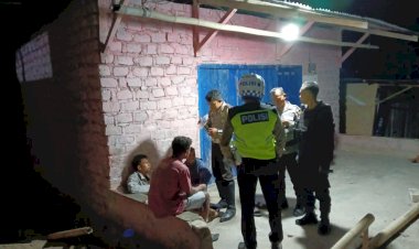 Hadir-Untuk-Kenyamanan-Masyarakat,-Gabungan-Personel-Polres-SBD-Himbau-Kamtibmas-Dalam-Patroli-Malam