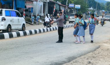 Jamin-Keselamatan-Penggunaan-Jalan,-Polres-SBD-Rutin-Laksanakan-Gatur-Pagi