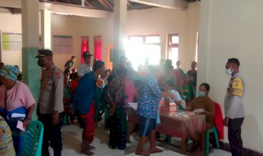 Pastikan-Warga-Binaannya-Dapat-Pelayanan-Kesehatan-Personel-Polsek-Wewewa-Barat-Dampingi-Petugas-Kesehatan