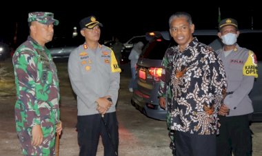 Pastikan-Perayaan-Misa-Malam-Pergantian-Tahun-Baru-Nyaman,-Kapolres-SBD-Bersama-Dandim-1629-SBD-Melaksanakan-Patroli-Dan-Pengecekan