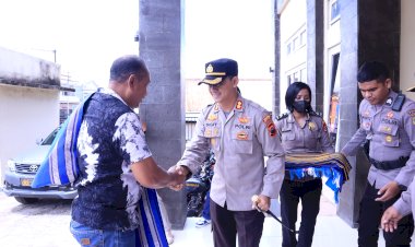 Kapolres-SBD-Bersama-PJU-Polres-Sambut-Tim-Wasrik-Polda-NTT-Dengan-Budaya-Sumba