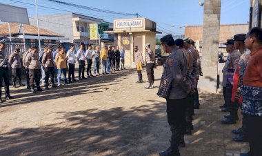 Dukung-Usaha-Mikro-Kecil-Menengah-(UMKM),-Personel-Polres-SBD-Serentak-Kenakan-Tas-Motif-Tradisional-Sumba