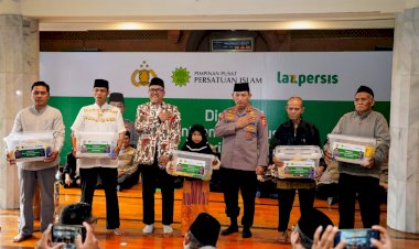 Kerjasama-Bareng-PP-Persis,-Kapolri-Salurkan-30-Ribu-Sembako-ke-Warga-yang-Membutuhkan
