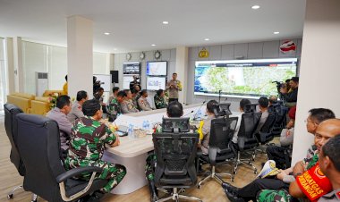 Tinjau-91-Command-Center,-Kapolri-dan-Panglima-TNI-Pastikan-Kesiapan-Personel-Jelang-KTT-ASEAN