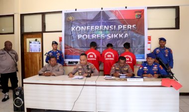 Sat-Polairud-Ungkap-Penangkapan-Ikan-Dengan-Menggunakam-Bahan-Kimia,-Polres-Sikka-Gelar-Konferensi-Pers.-