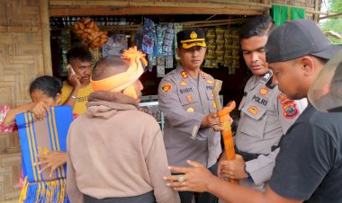Cegah-Tindak-Pidana-Pembunuhan,-Kapolres-SBD-Terjun-Langsung-Dalam-Operasi-Razia-Sanjata-Tajam