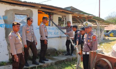 Sambut-Hut-Humas-Polri-Ke-72-Polres-SBD-Berbagi-Air-Bersih