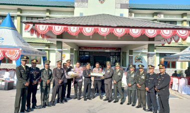 Wujud-Sinergitas-TNI-Polri,-Wakapolres-SBD-Hadiri-Upacara-HUT-TNI-Ke-78-Dengan-Membawa-Kue-Dan-Nasi-Tumpeng