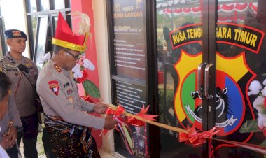Kapolda-NTT-Resmikan-Mako-Polres-SBD-Dengan-Penandatanganan-Prasasti-dan-pemotongan-Pita