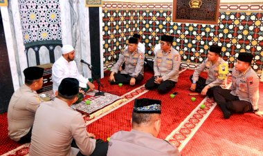 Pasca-Pemilu-2024,-Habib-Syech-Ajak-Masyarakat-Jaga-Persatuan-dan-Kesatuan-demi-NKRI