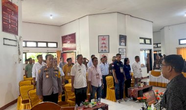 Menghadiri-Pleno-Terbuka-Hasil-Rekapitulasi-Pemilu-2024-Di-KPU-SBD,-Kapolres-SBD-Jamin-Keamanan