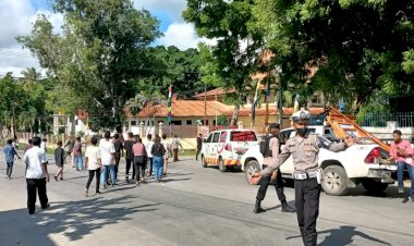 Hadirkan-Kenyamanan,-Polres-SBD-Laksanakan-Pengamanan--Ibadah-Jalan-Salib