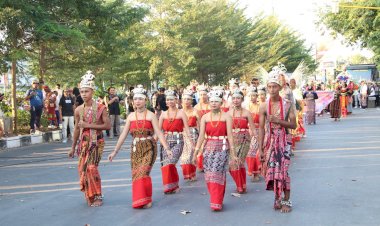 Buka-Fashion-Carnaval-Pagelaran-Budaya,-Kapolda-NTT-:-Ini-Wujud-Apresiasi-terhadap-Kekayaan-Budaya-NTT