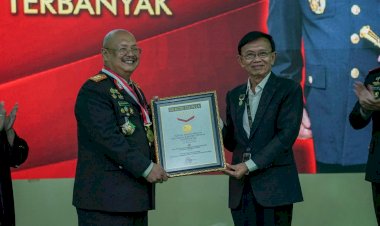 Sespim-Lemdiklat-Polri-Gelar-Kegiatan-Pemberian-Rekor-MURI-Untuk-Literasi-dan-Art-Policing-Lukisan