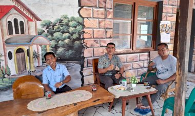 Pilkada-Damai-:-Kasat-Intelkam-Polres-SBD-Bangun-Pendekatan-Humanis-Bersama-Komunitas-Pastor-CSSR-Weetabula