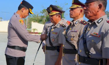 Serah-Terima-Jabatan-:-Kapolres-SBD-Apresiasi--Masa-Kepemimpinan-Pejabat-Utama-Polres-SBD