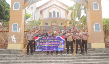 Satuan-Lantas-Polres-SBD-Gelar-Bakti-Sosial-Dengan-Membersihkan-Tempat-Ibadah-Dalam-Rangka-HUT-Polantas-Ke-69