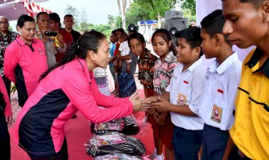 Kunjungan-Ibu-Ketua-Umum-Bhayangkari-Ny.-Juliati-Sigit-Prabowo-di-TK-Kemala-Bhayangkari-02-Soe,-TTS