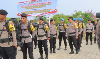 Jelang-Pemungutan-Suara-Pilkada-2024,-Kapolres-SBD-Pimpin-Apel-Gelar-dan-Pergeseran-Pasukan-Ops-Mantap-Praja