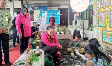 Ny.-Juliati-Sigit-Prabowo-Kunjungan-ke-SLB-Kemala-Bhayangkari-2-Gresik