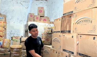 Pastikan-Isi-Bersih-Minyak-Gorang,-Unit-Tipidter-Sat-Reskrim-Polres-Sumba-Barat-Daya-Lakukan-Pengecekan-Di-Beberapa-Penjual