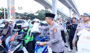 Polri-dan-Media-Bersinergi-Berbagi-Takjil-Serentak-di-Seluruh-Indonesia