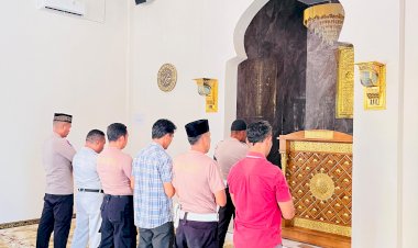 Polres-Sumba-Barat-Daya-Gelar-Sholat-Ghaib-untuk-3-Personel-Bhayangkara-yang-Gugur-Di-Lampung