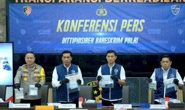 Polri-Ungkap-Sindikat-Penipuan-Online-Berkedok-Fake-BTS-dan-SMS-Blast,-Dua-WNA-Cina-Ditangkap-di-SCBD