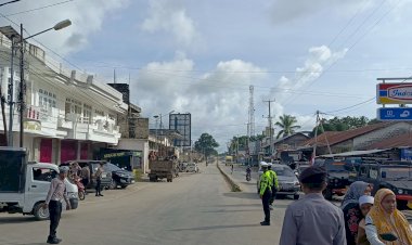 Personel-Pos-Pengamanan-Polres-Sumba-Barat-Daya-Pantau-Arus-Lalin-Mudik