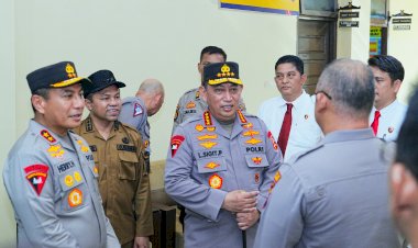 Pastikan-pelayanan-optimal,-Kapolri-Kunjungi-Polsek-Rumbai-Pesisir